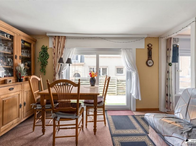 In de Consciencestraat in het centrum van Blankenberge bevindt zich dit 1-slaapkamerappartement op de tweede verdieping, op slechts 300 meter van de z