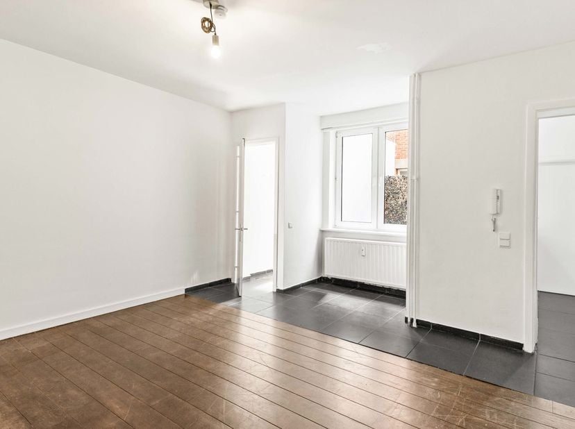 Dit appartement bevindt zich op een uitstekende locatie vlakbij de Scheldekaaien, omringd door tal van trendy hotspots waaronder het KMSKA!<br />
Je k