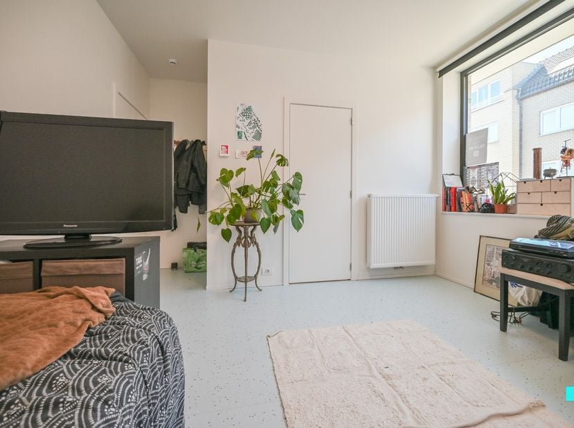 Deze instapklare studentenkamer bevindt zich in het studentencomplex ‘Spoor 23’ op het eerste verdiep en beschikt over een bruikbare vloeroppervlakte