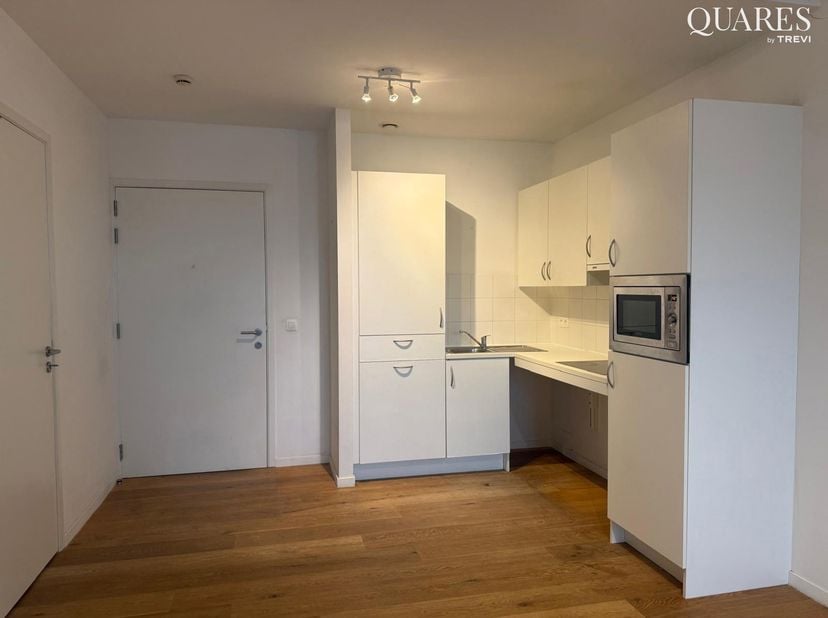 Quares - TREVI Groep presenteert :<br />
Ontdek dit stijlvolle en lichtrijke 1-slaapkamerappartement met een warme parketvloer en een open keuken. De