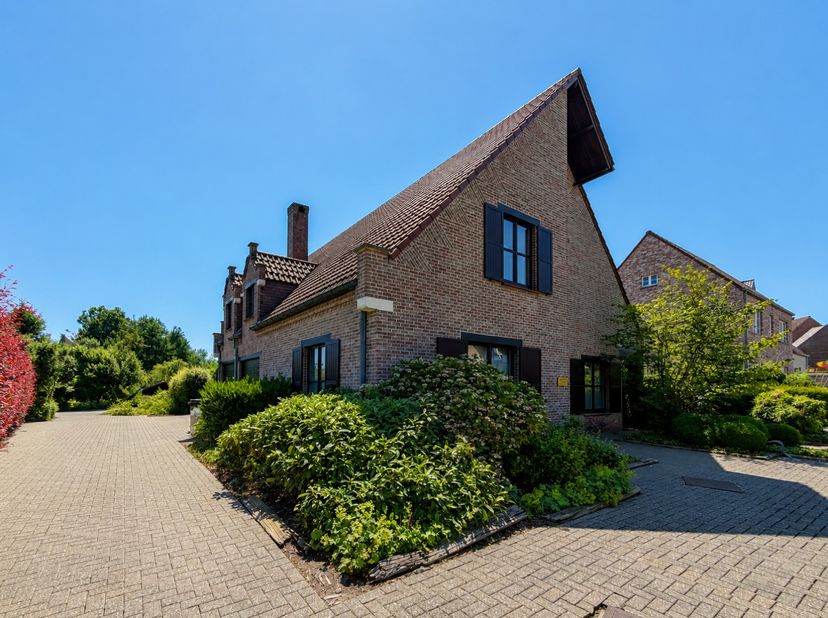Huis te koop in Dassegemstraat 3,
                    9620 Zottegem