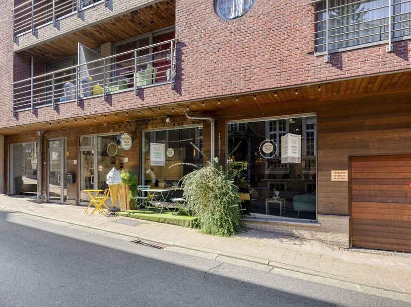 Bedrijfsvastgoed te koop in Van Cromphoutstraat 7,
                    9230 Wetteren