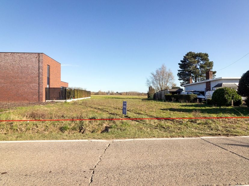 BOUWGROND VOOR OPEN BEBOUWING - <br />
<br />
Landelijk gelegen bouwgrond van 7a 20ca, op slechts een paar km van het stadscentrum van Tongeren, die m