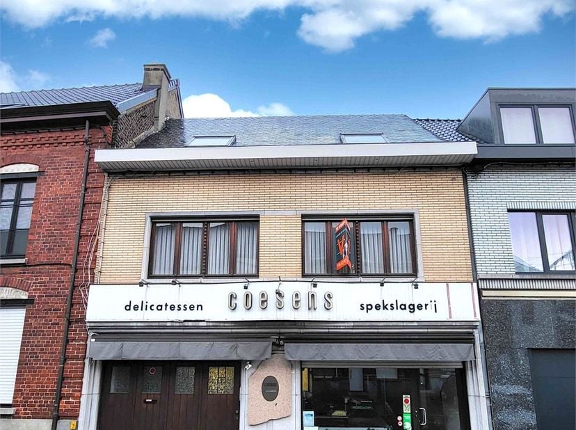 STEL UW KANDIDATUUR VIA DE KANDIDATUURFICHE terug te vinden via de volgende link - https://www.agencedeville.be/nl/pand/gentsestraat-95-9500-geraardsb