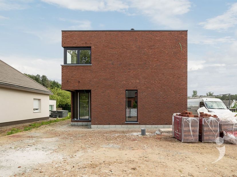 Maison moderne à Langdorp<br />
Cette maison moderne à ossature bois est située le long de Het Hazepad à Langdorp.<br />
Efficacité énergétique, matér