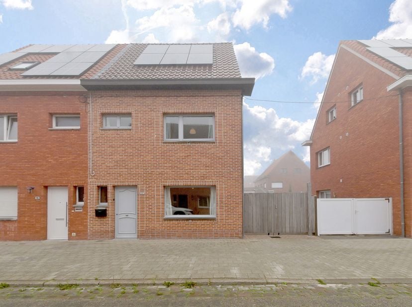 Huis te koop in Burgemeester Van Ackerwijk D 97,
                    9240 Zele