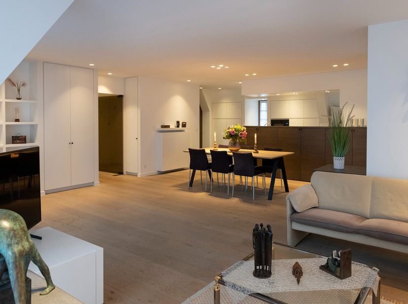 In de www.leopold3laan2.be (url kopiëren en plakken indien doorklikken niet lukt) in Kortrijk stellen we jou graag dit appartement voor.&amp;nbsp; De comb