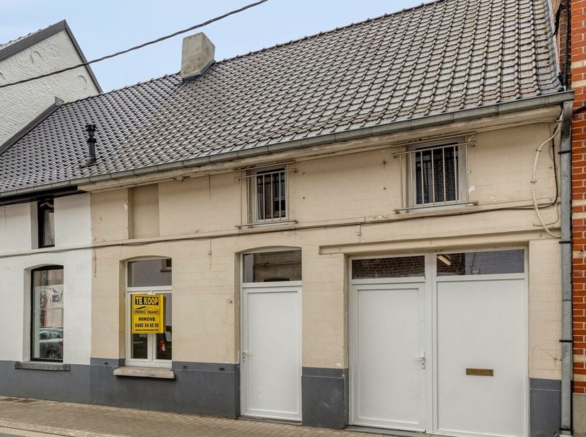 In het centrum van Geraardsbergen bevindt zich deze ENERGIEZUINIGE woning. Winkels, scholen en openbaar vervoer bevinden zich in de directe nabijheid.