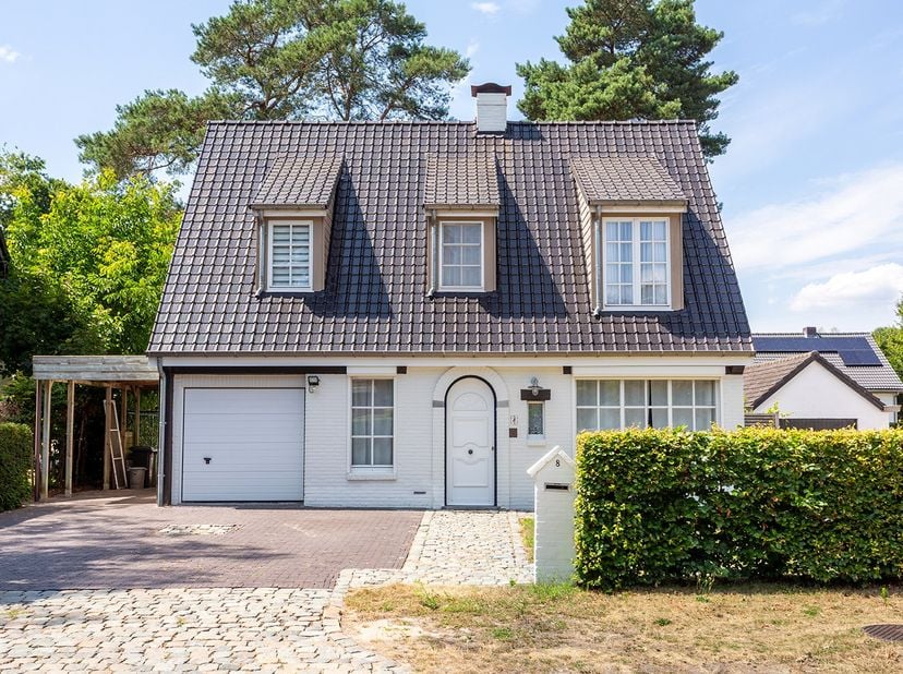 Locatie:<br />
Op zoek naar een charmante en energie-zuinige woning met ruimte, leuke tuin én een topligging? Welkom in het gegeerde Hertebos, een rus