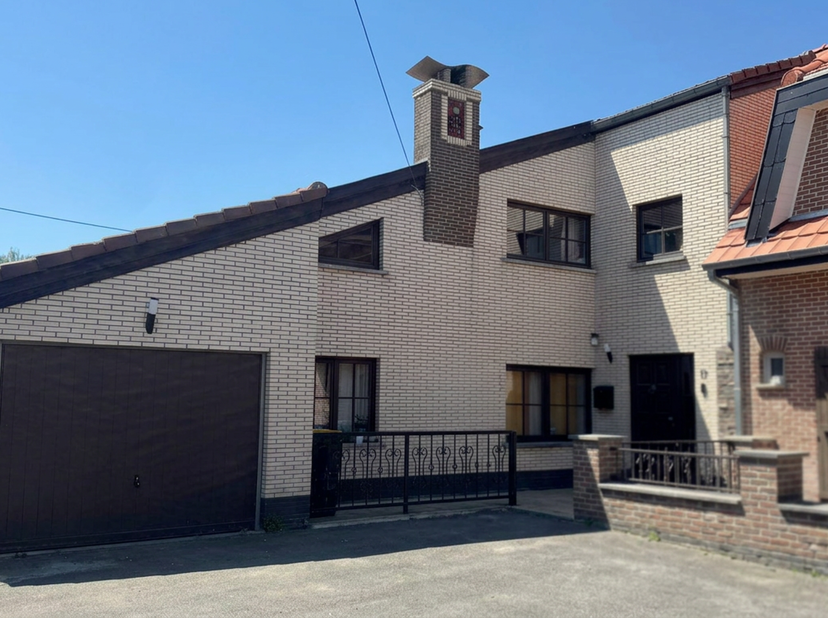 Huis te koop in Hameau de la Neuville 17,
                    7350 Hensies