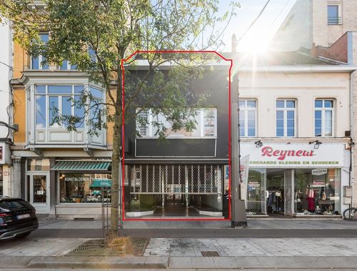                                         Bien commercial avec habitation à vendre à Merksem, € 479.000
