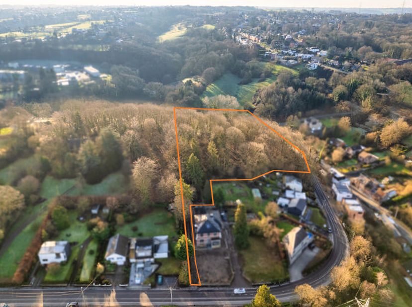 Opportunité à saisir! Vaste parcelle de terrain, en zone dhabitat (avec une petite pointe en zone verte), dune superficie denviron 7.009 m² (daprès ma