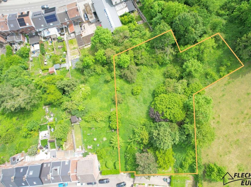 Nous vous présentons ce jour un terrain d'une surface de 2.149m² situé en zone d'habitat sur les hauteurs de Pepinster. Aucun permis délivré à l'heure