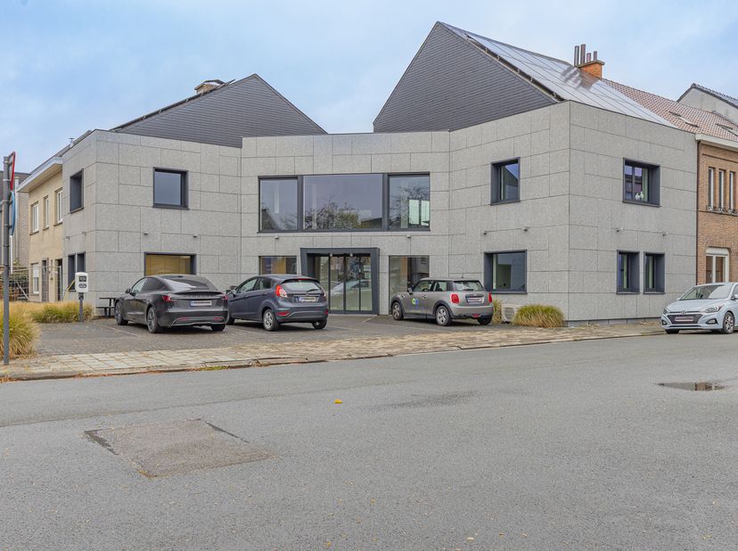 Bedrijfsvastgoed te koop in Leopoldlaan 85,
                    9300 Aalst