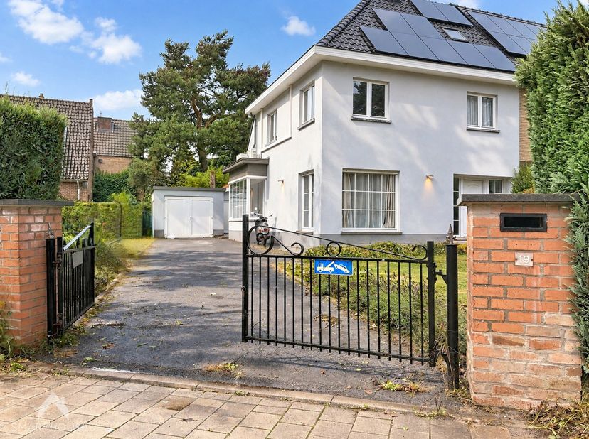 Huis te koop in Rozebroekslag 19,
                    9040 Sint-Amandsberg