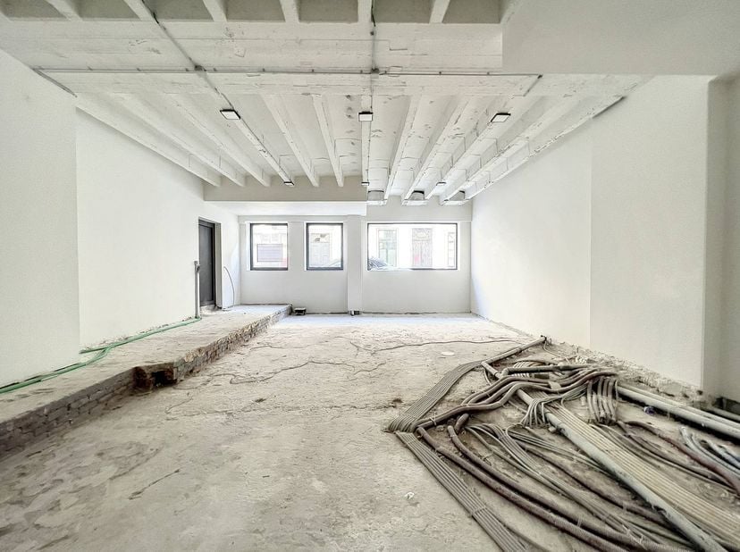 Le projet Queen 1839 offre de beaux espaces de bureaux casco situés au rez-de-chaussée de l’immeuble. Le projet est idéalement situé en plein cœur d’I