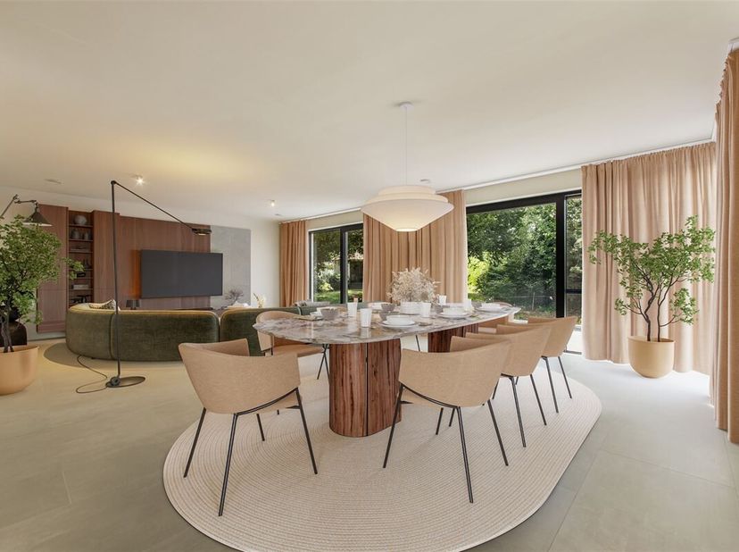 Deze nieuwbouwwoning wordt verkocht onder het stelsel van de registratierechten in plaats van btw, wat een aanzienlijk financieel voordeel oplevert. V