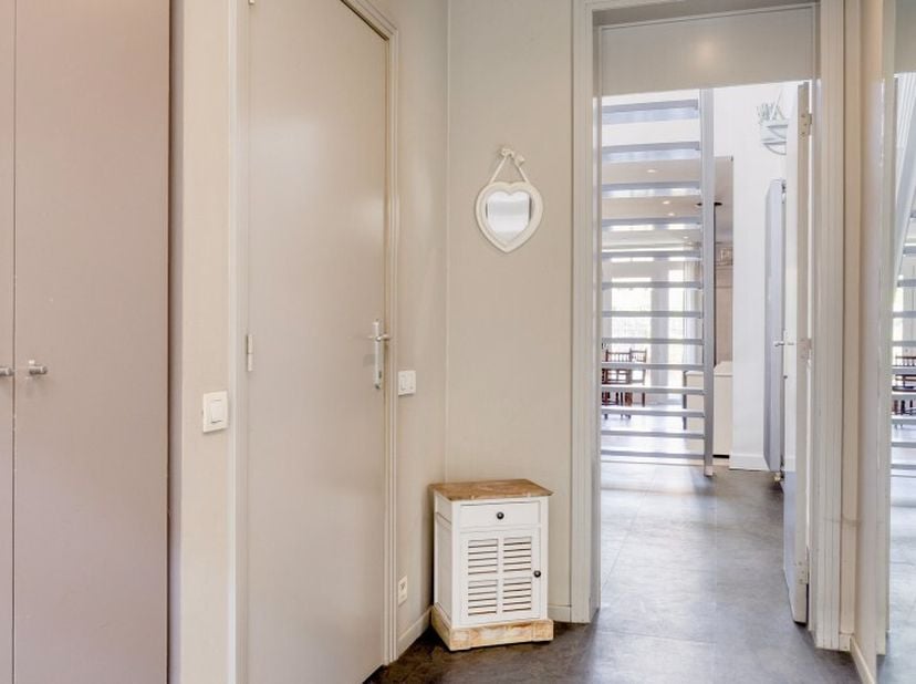 Deze toffe woning bevindt zich in het centrum van Retie en is ingericht als knusse eenslaapkamer woonst met tuin.<br />
De woning profiteert naast zij