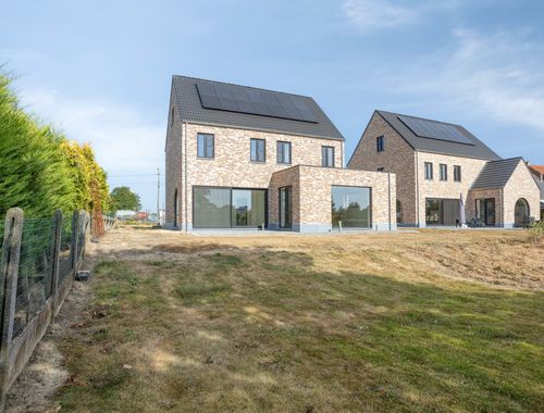                                         Villa à louer à Pellenberg, € 2.150
