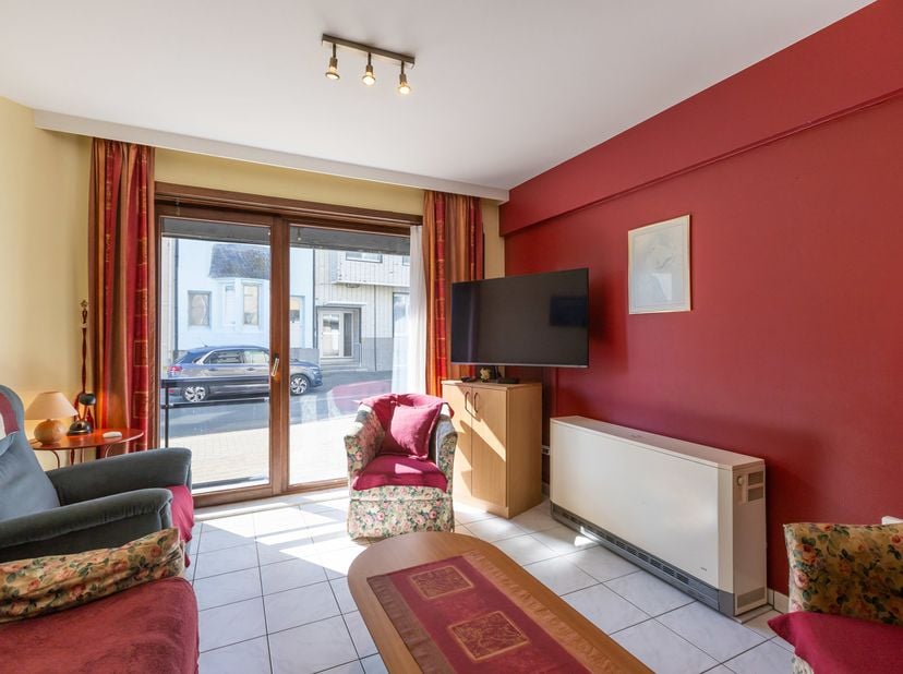 Résidence REIGERSNEST : Au rez-de-chaussée d'une belle petite copropriété située à 30m de la digue, agréable appartement meublé avec possibilité d'ach