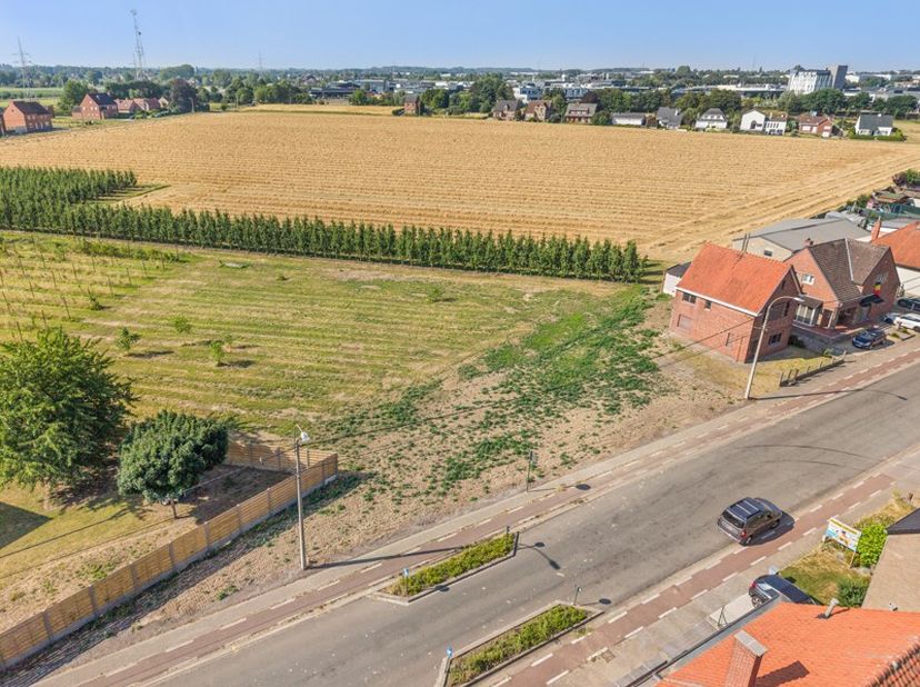 Droomt u van een stijlvolle open bebouwing op een rustige locatie, zonder in te boeten op bereikbaarheid?&amp;nbsp;Dan biedt deze uitzonderlijke bouwgrond