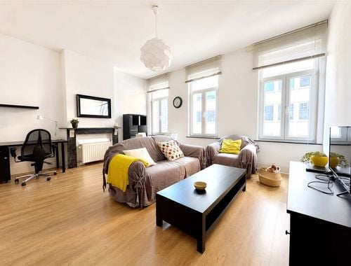                                         Appartement à louer à Etterbeek, € 975
