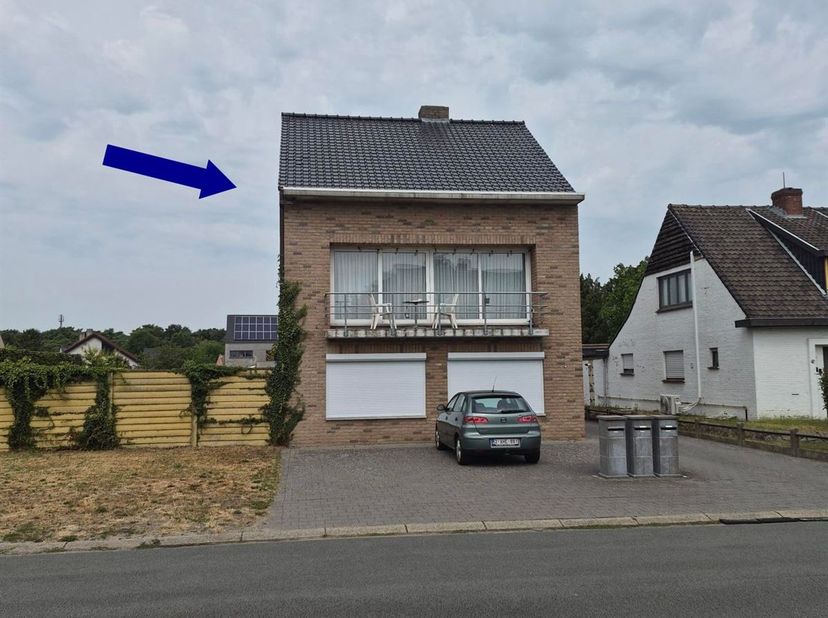 Te koop: appartementsgebouw bestaande uit 3 appartementen.<br />
Gelijkvloers: appartement met een bewoonbare oppervlakte van 117 m² en omvattende: i
