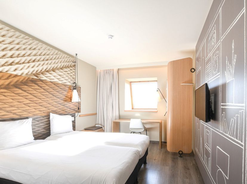 Ontdek een unieke investeringskans aan de Belgische kust met het Ibishotel in De Haan. Gelegen naast de prachtige duinenbossen, een van de groene juwe