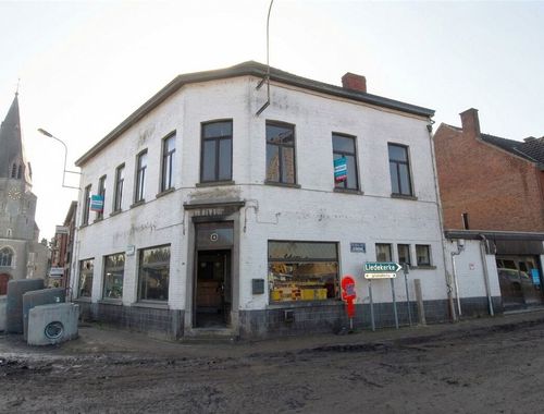                                         Usage mixte à vendre à Denderleeuw, € 240.000
