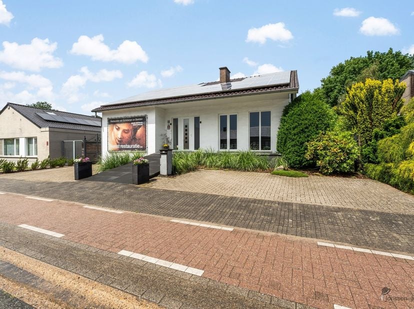 A Engstegenseweg 28A à Zonhoven se trouve cette propriété exceptionnellement spacieuse et polyvalente avec une surface habitable de pas moins de 278 m