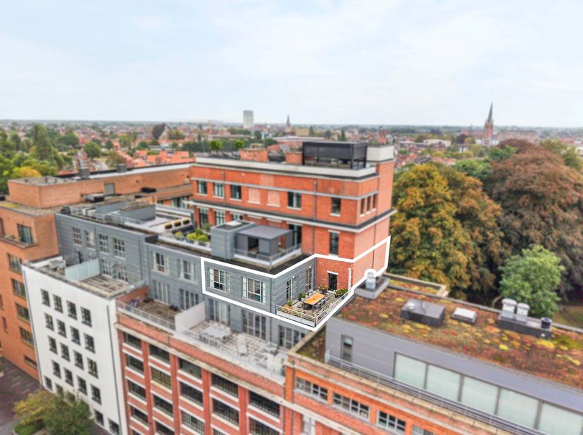 Op een toplocatie aan de Nieuwe Kaai in Turnhout bevindt zich deze karaktervolle fabrieksloft van ca. 102 m², gelegen op de 5de verdieping van ‘Anco B