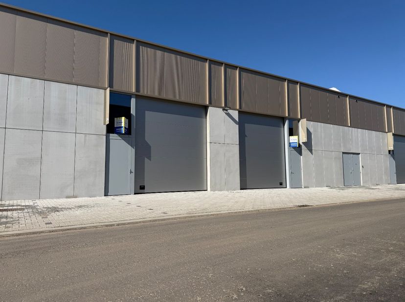 De KMO-unit bevindt zich in het gloednieuw bedrijvenpark "Thea", gelegen in de Careelstraat te Tielt.<br />
Deze locatie is gericht op industrie, logi