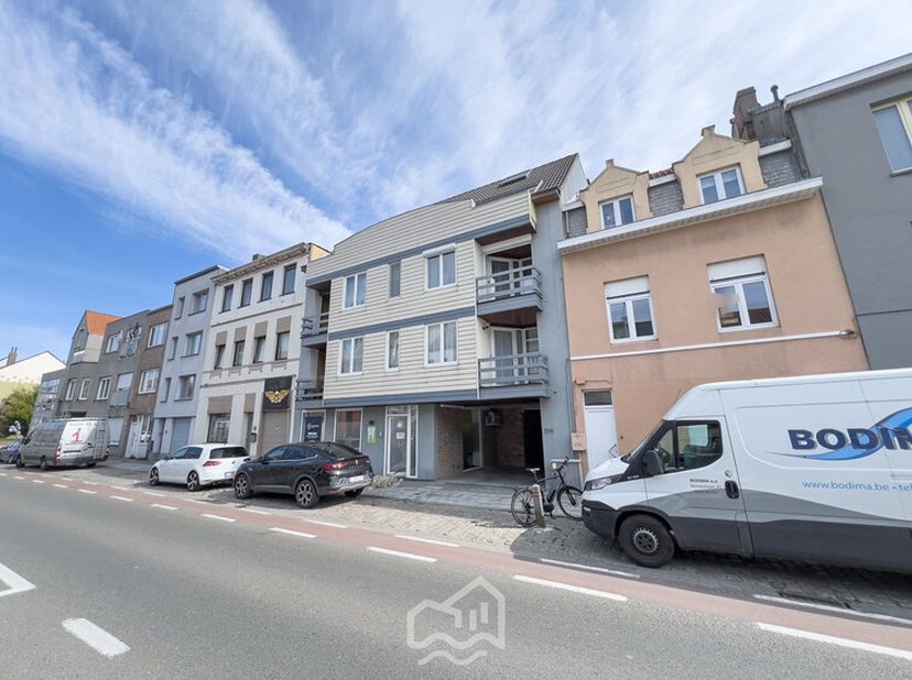 Gesloten garagebox met kantelpoort, gelegen in Uitkerke, rand Blankenberge, in de residentie Uytkerke, op het gelijkvloers. Huurprijs per jaar te beta