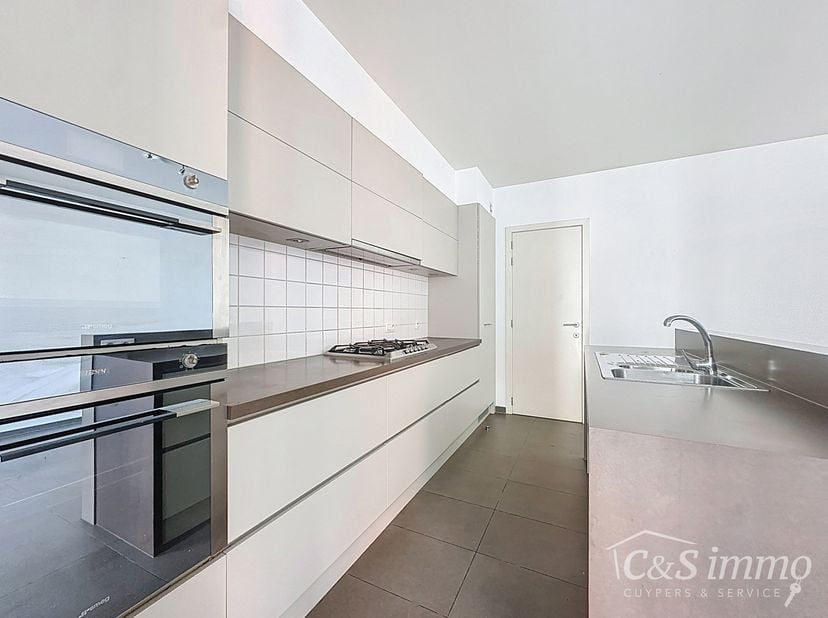 Prachtige duplex op het Eilandje in de Londenstraat, gelegen op de 3de en 4de verdieping van een verzorgd gebouw. De lift komt rechtstreeks uit in het