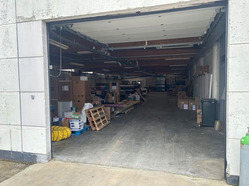 Functionele magazijnruimte te huur in het industriepark van Heist-op-den-Berg, met een oppervlakte van 600 m² en mogelijkheid tot uitbreiding met 230