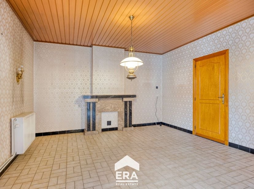 Te koop: open handelspand met woning in Oudsbergen, gelegen aan de Grote Baan op een drukke en goed zichtbare locatie. Dit handelspand uit 1958 combin