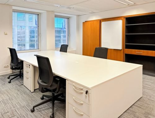                                         Kantoorgebouw te huur in Etterbeek, € 1.849
