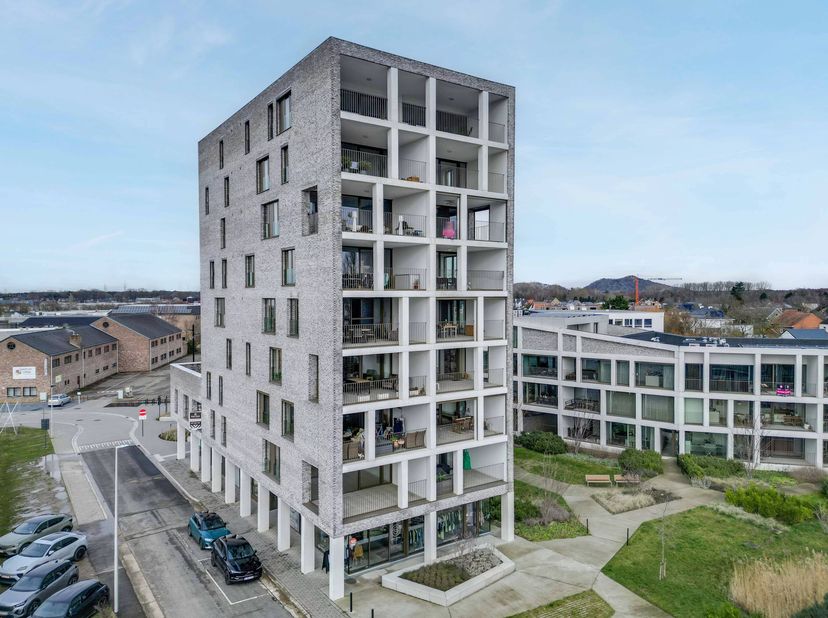 ***verkoop onder registratierechten***<br />
Instapklaar BEN-appartement met 2 slaapkamers, 2 terrassen en autostaanplaats in hartje Beringen: Blijkst