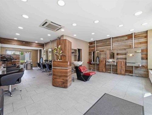                                         Gemengd gebruik te koop in Le Bizet, € 285.000
