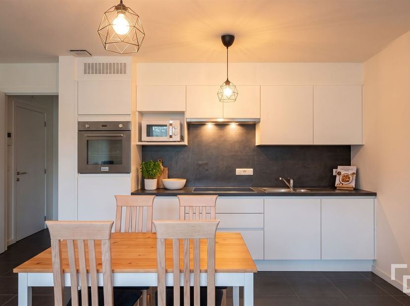 Aan de Westkaai, op een boogscheut van centrum Ieper bevindt zich dit appartement met zicht op de Kaai. <br />
<br />
Het appartement bevindt zich o