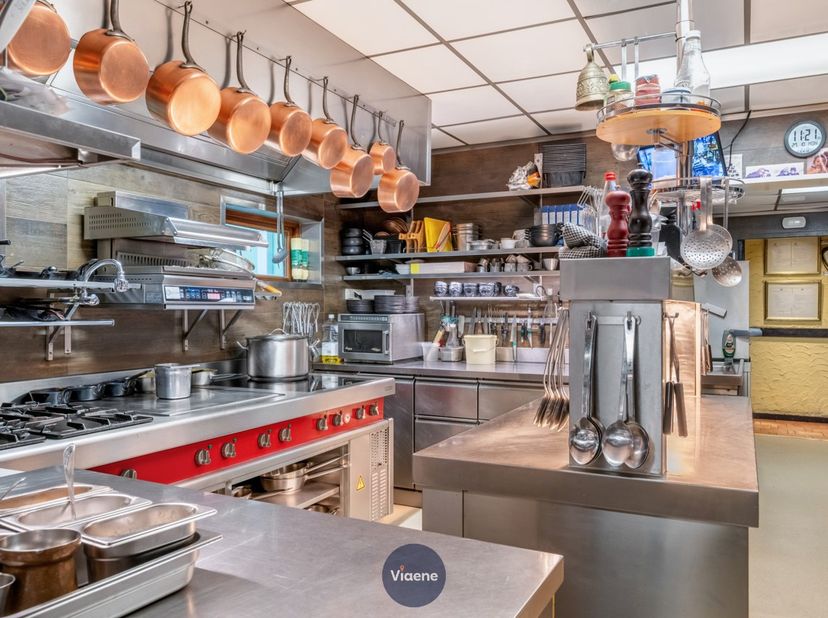 Bien professionnel à remettre
                    à 8400 Oostende