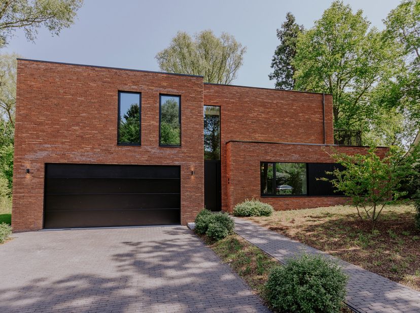 OPEN DEUR nu zondag 07/06 van 14u tot 16u<br />
<br />
Prestigieuze Designvilla op 16 are<br />
<br />
Ontdek deze exclusieve designvilla op een prach