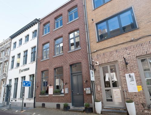                                         Handelspand met woonst te koop in Maaseik, € 357.000
