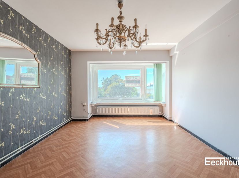Dit appartement is gelegen op de tweede verdieping van een kleine residentie in de Vuurtorenwijk. Het gebouw ligt op wandelafstand van bus- en tramhal
