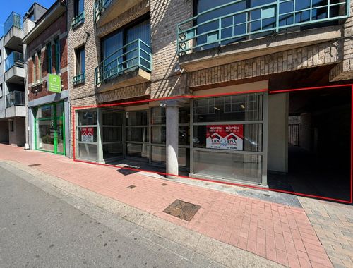                                         Handelsgelijkvloers te koop in Roeselare, € 185.000
