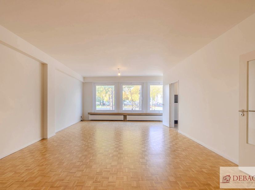 Prachtig ruim appartement met 3 slk op toplocatie! <br />
Bent u op zoek naar een mooi appartement in het centrum van Wilrijk? Dit appartement beschik