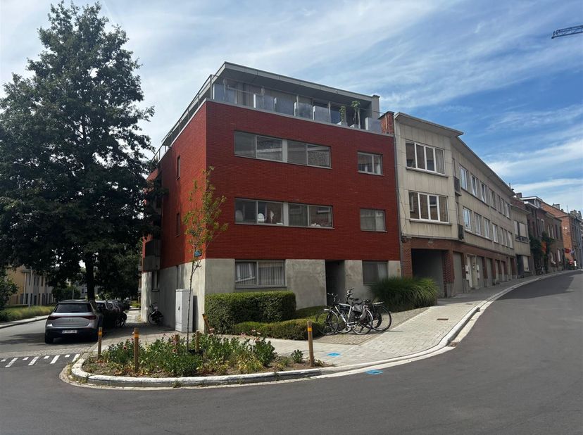 In de Broekstraat te Heverlee wordt een ruime en praktische kelderberging te koop aangeboden. De kelder heeft een oppervlakte van ongeveer 8,4 m² en b