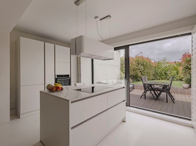 Au cœur du quartier des théâtres d’Anvers se trouve cet appartement en triplex avec ascenseur privatif, plusieurs terrasses et un jardin aménagé.<br /
