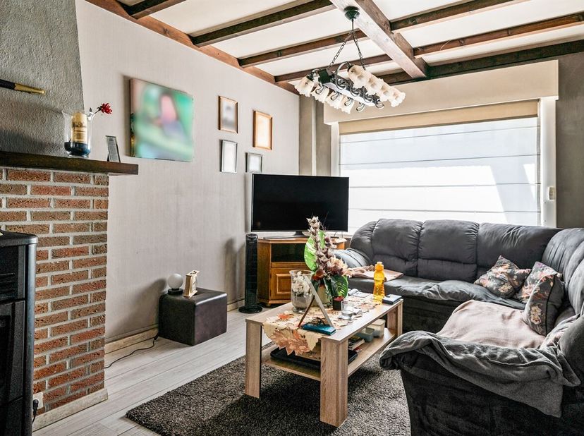 In het hart van Merksem te Grasbloemstraat bevindt zich deze sfeervolle woning. Scholen, winkels, gezellige horecazaken en het openbaar vervoer bevind