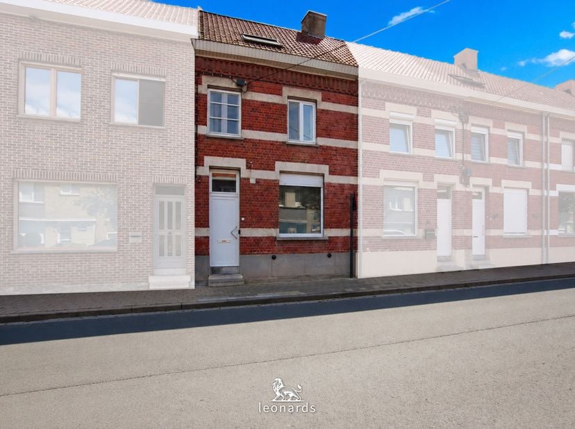 <br />
<br />
<br />
<br />
In de rustige en uiterst aangename Blinde-Rodebachstraat in Rumbeke staat deze prachtig gerenoveerde woning te koop. Het p